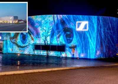 Viedeomapping an einem Firmengebäude bei Hannover. Videoprojektor mieten ✔ Einzigartiges Videomapping ✔ Jetzt anschauen! ➡️